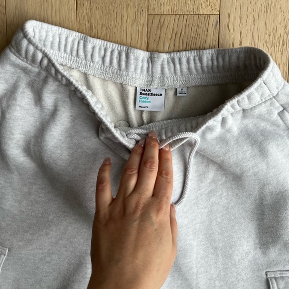 TNA Cozy Fleece Mega Cargo Sweatpant - Picture 9 of 11